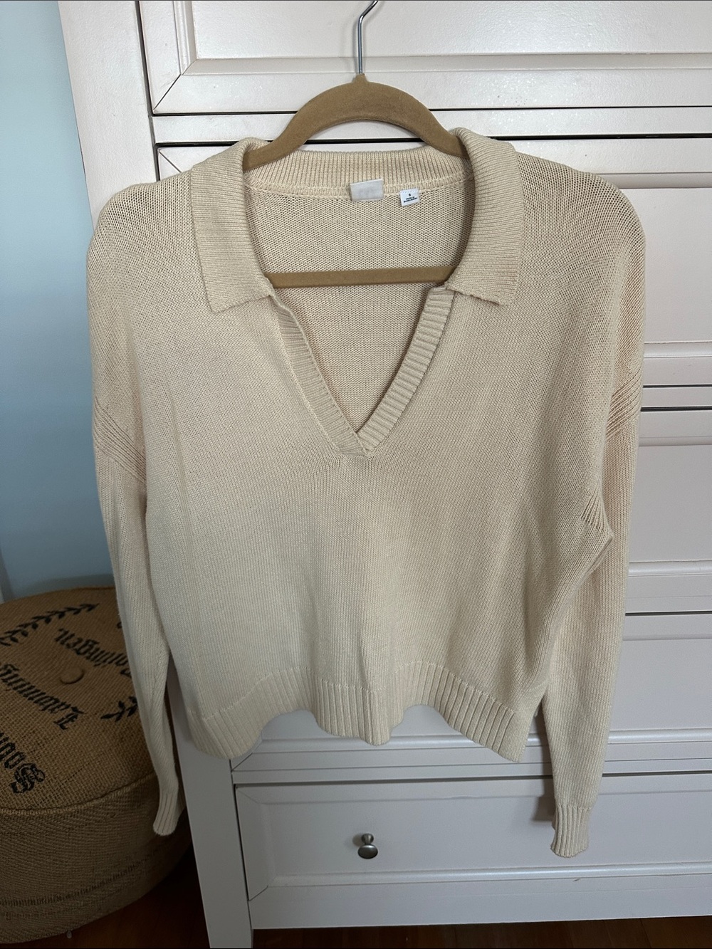 Like new Gap Classic Cream V-Neck Collared Sweater
